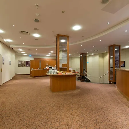 Leonardo Center מלון
